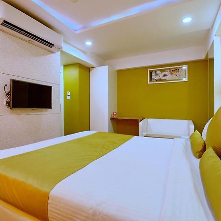 Oyo 963 Hotel Rumaya Ujjain Zewnętrze zdjęcie