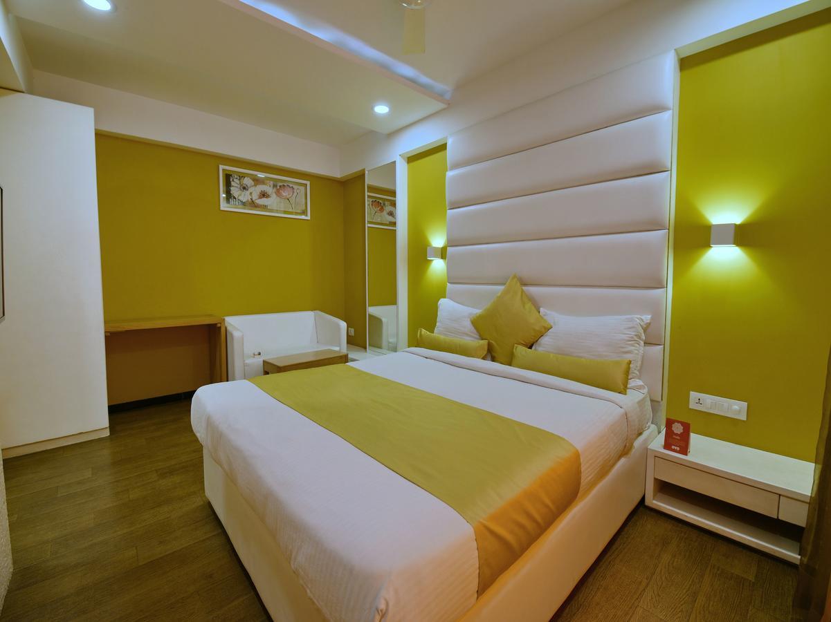 Oyo 963 Hotel Rumaya Ujjain Zewnętrze zdjęcie