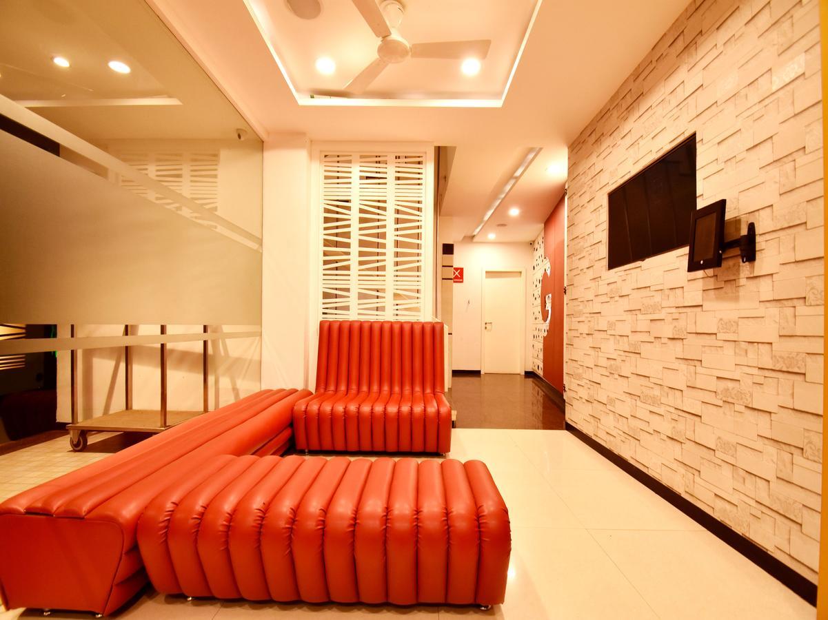 Oyo 963 Hotel Rumaya Ujjain Zewnętrze zdjęcie