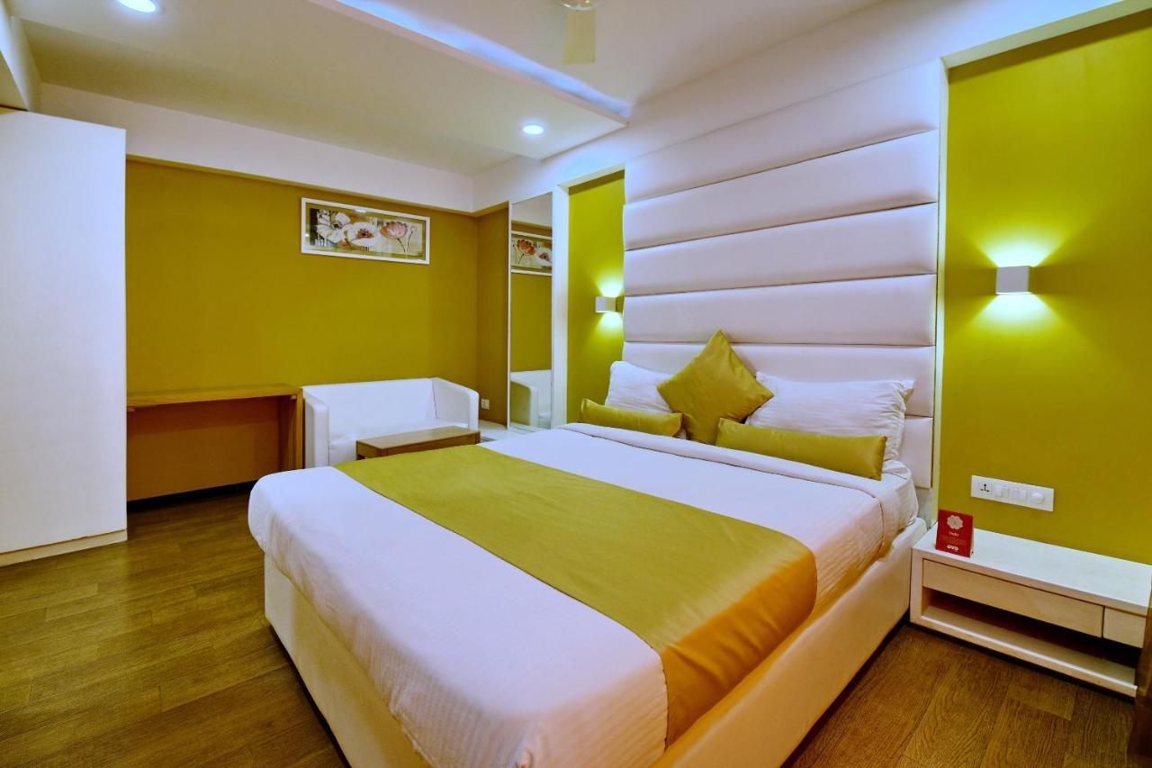 Oyo 963 Hotel Rumaya Ujjain Zewnętrze zdjęcie